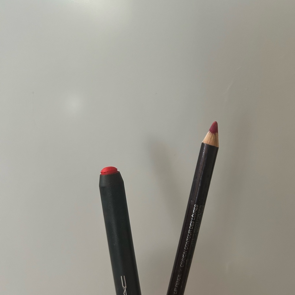 Red Lip Duo👄 MAC Velvet lip Pencil & Laura Mercier Liner in Punch ❣️